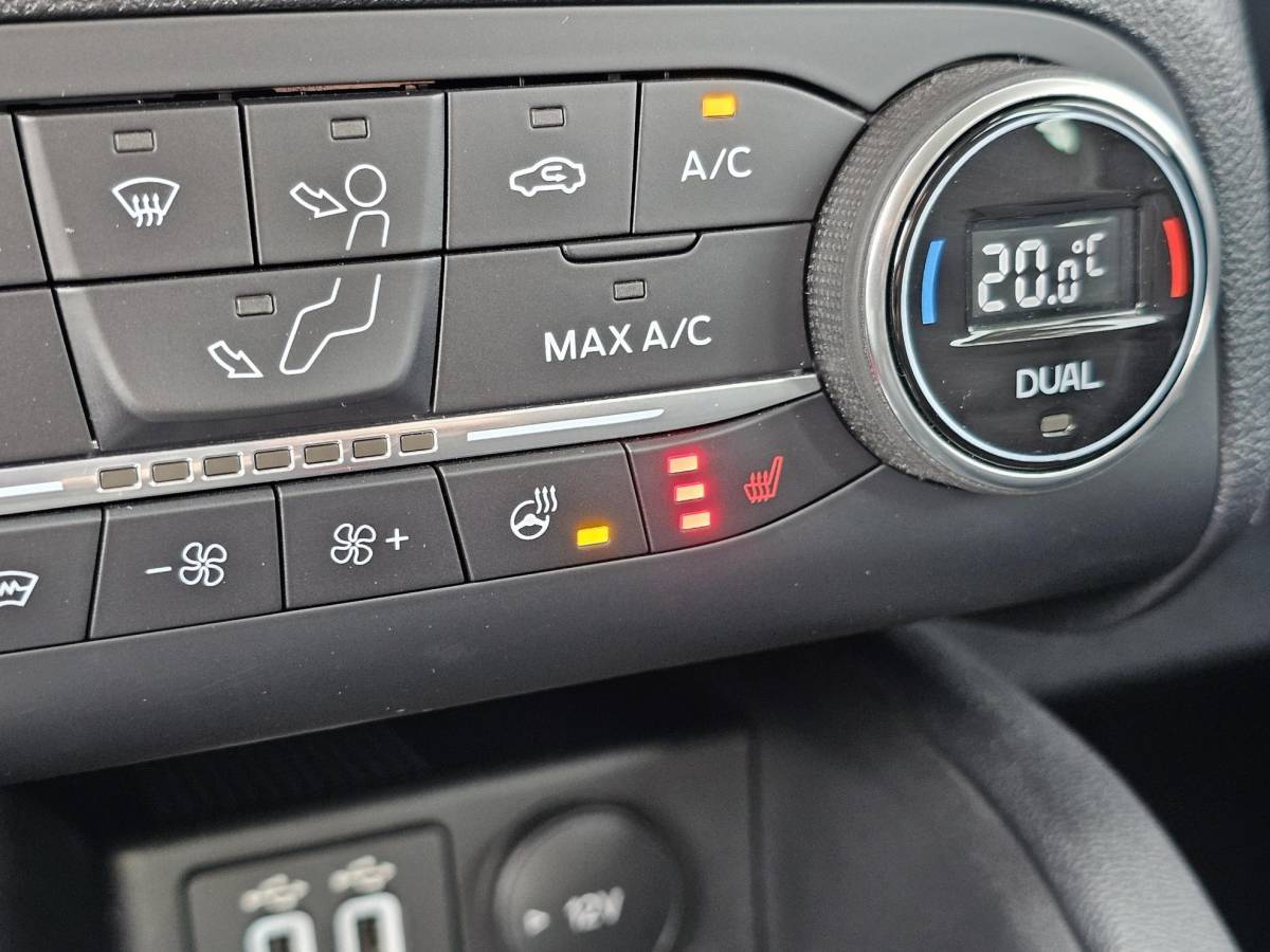 Ford Kuga Ford Kuga 2.5 PHEV Titanium | Adaptive cruise control | Camera | Dodehoeksensoren | Head up display | Koplampen adaptief