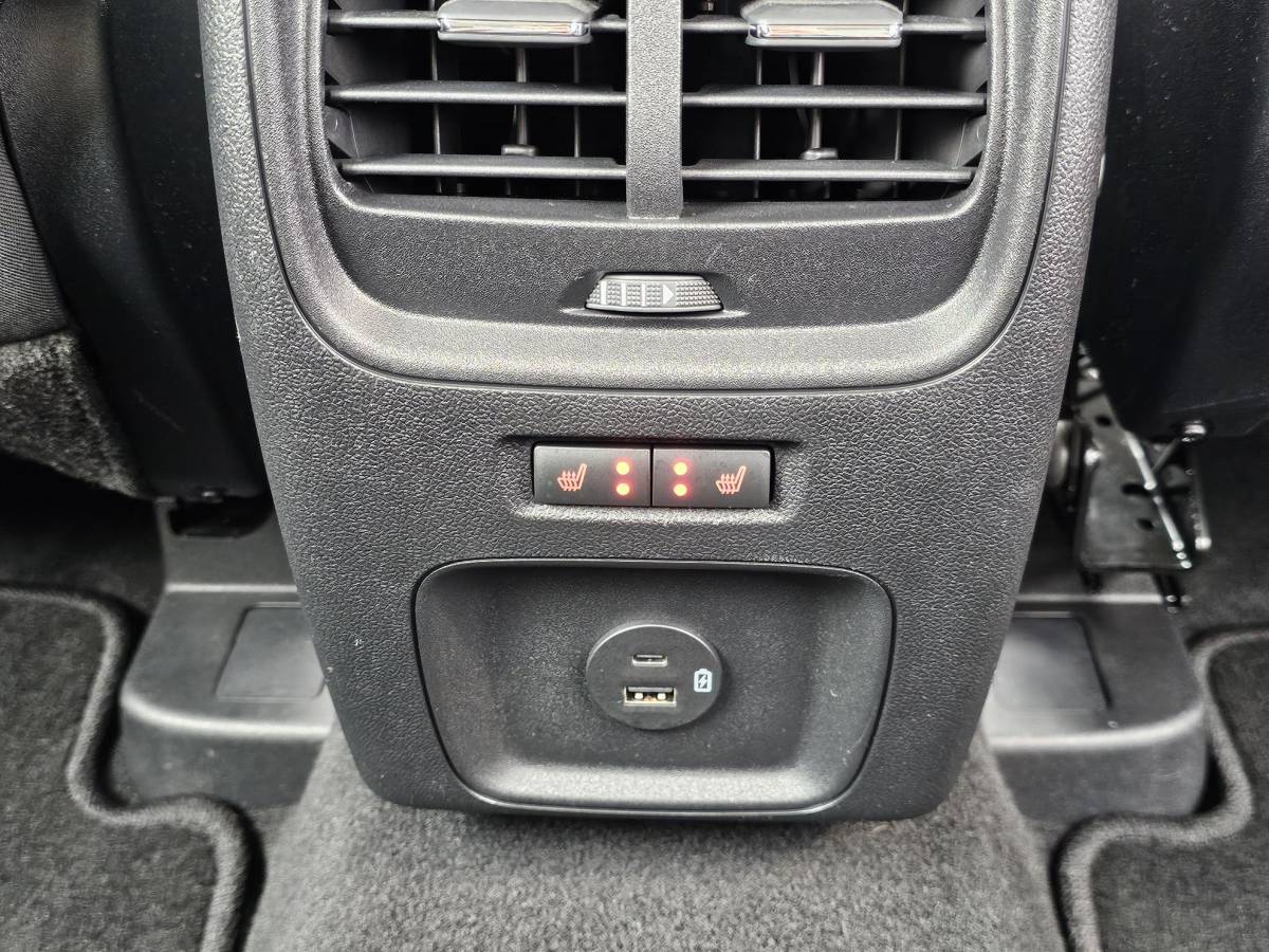 Ford Kuga Ford Kuga 2.5 PHEV Titanium | Adaptive cruise control | Camera | Dodehoeksensoren | Head up display | Koplampen adaptief