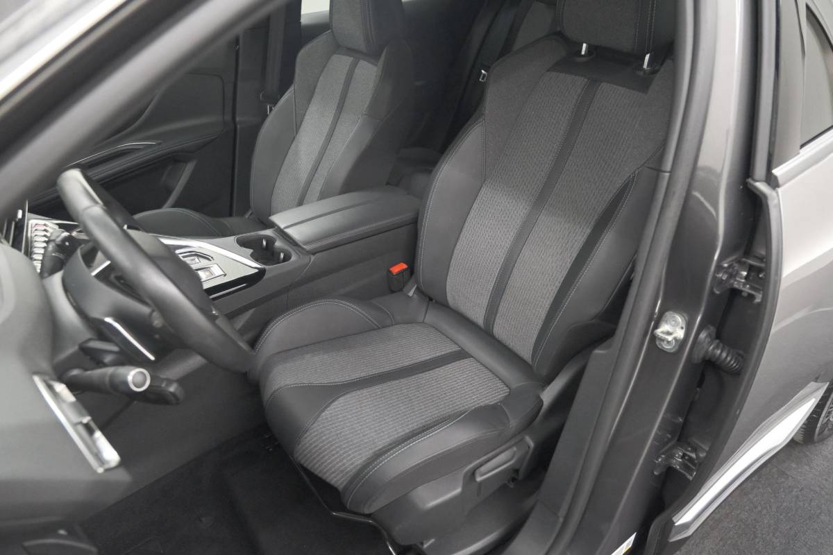 Peugeot 3008 Peugeot 3008 1.6 HYbrid 225 Allure | Camera | Dodehoekdetectie | Navigatie | Apple Carplay