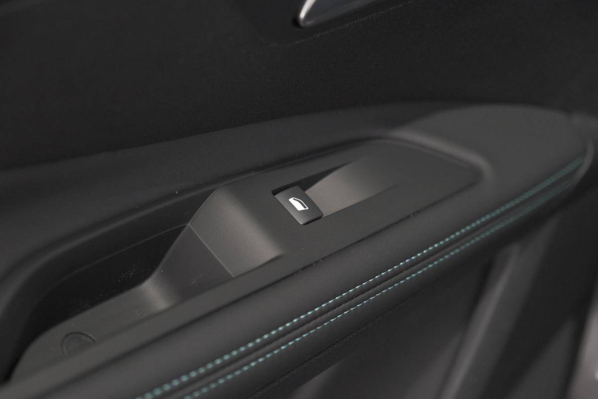 Peugeot 3008 Peugeot 3008 1.6 HYbrid 225 Allure | Camera | Dodehoekdetectie | Navigatie | Apple Carplay
