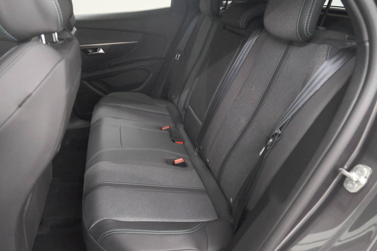 Peugeot 3008 Peugeot 3008 1.6 HYbrid 225 Allure | Camera | Dodehoekdetectie | Navigatie | Apple Carplay
