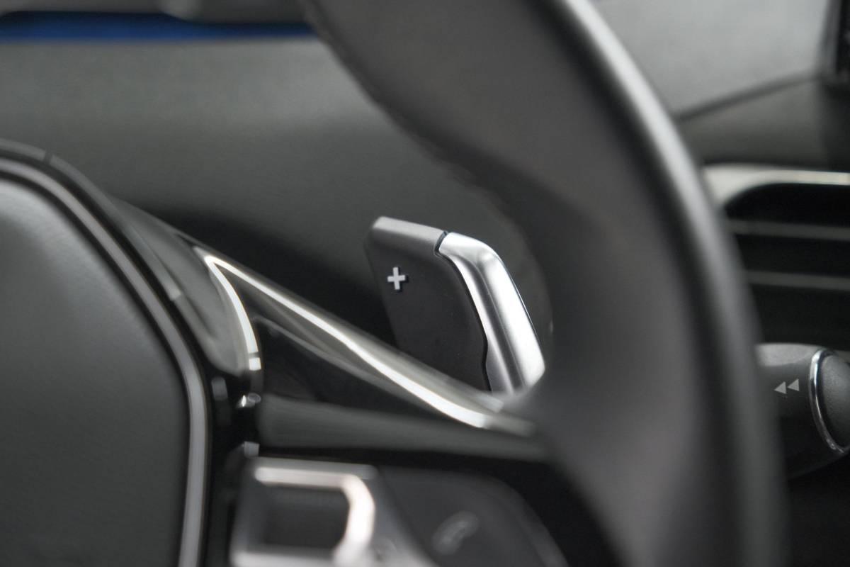 Peugeot 3008 Peugeot 3008 1.6 HYbrid 225 Allure | Camera | Dodehoekdetectie | Navigatie | Apple Carplay