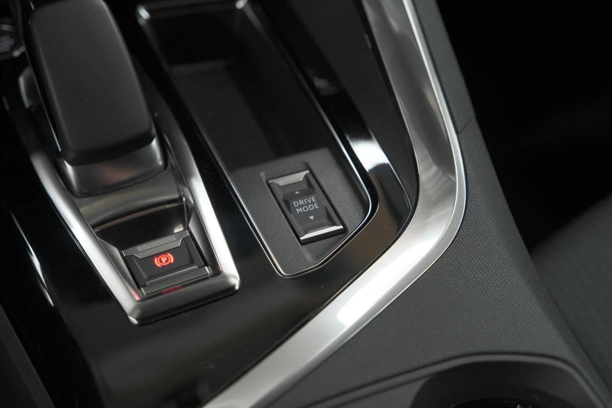 Peugeot 3008 Peugeot 3008 1.6 HYbrid 225 Allure | Camera | Dodehoekdetectie | Navigatie | Apple Carplay