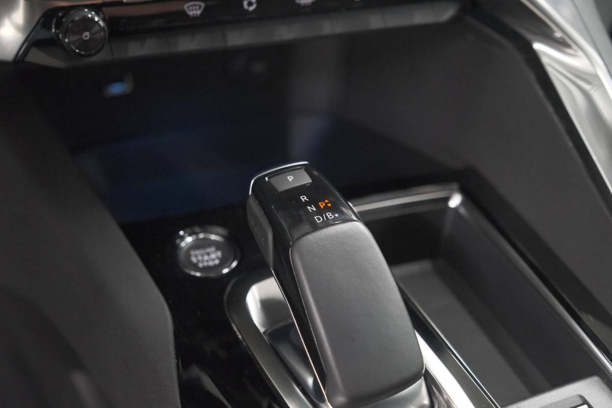Peugeot 3008 Peugeot 3008 1.6 HYbrid 225 Allure | Camera | Dodehoekdetectie | Navigatie | Apple Carplay