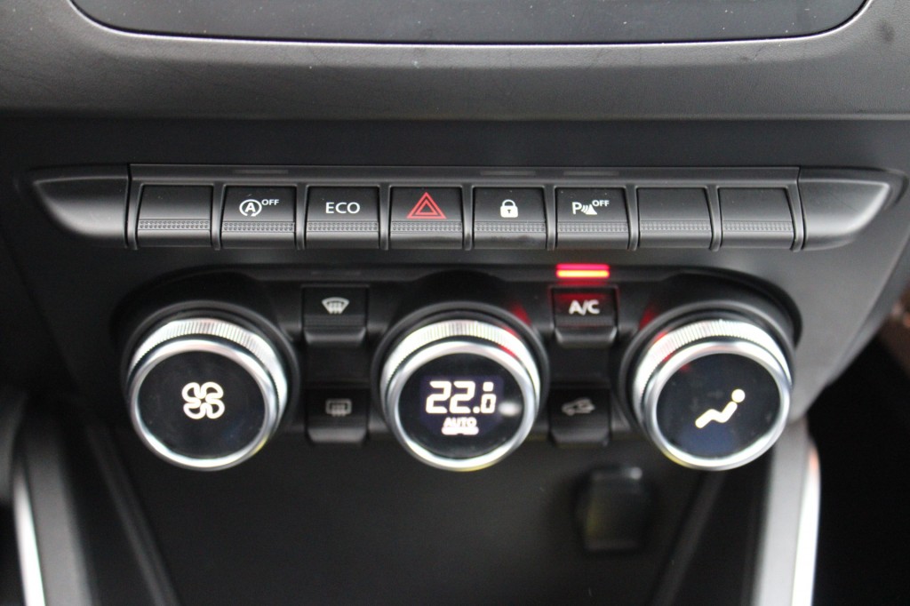 Dacia Duster Dacia Duster 1.0 TCe 100pk Bi-Fuel LPG-G3 15th Anniversary ECC/cruise/navi/trekhaak