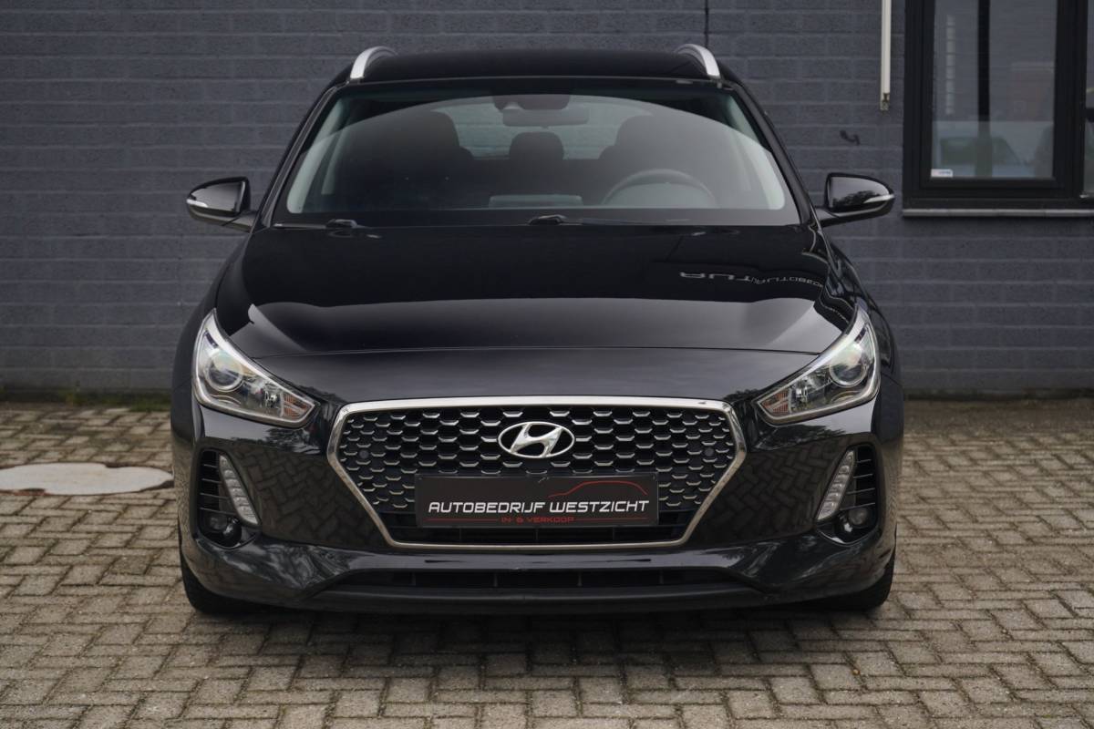 Hyundai i30 Hyundai I30 Wagon 1.0 T-GDI Select 120pk, Navigatie, Pdc