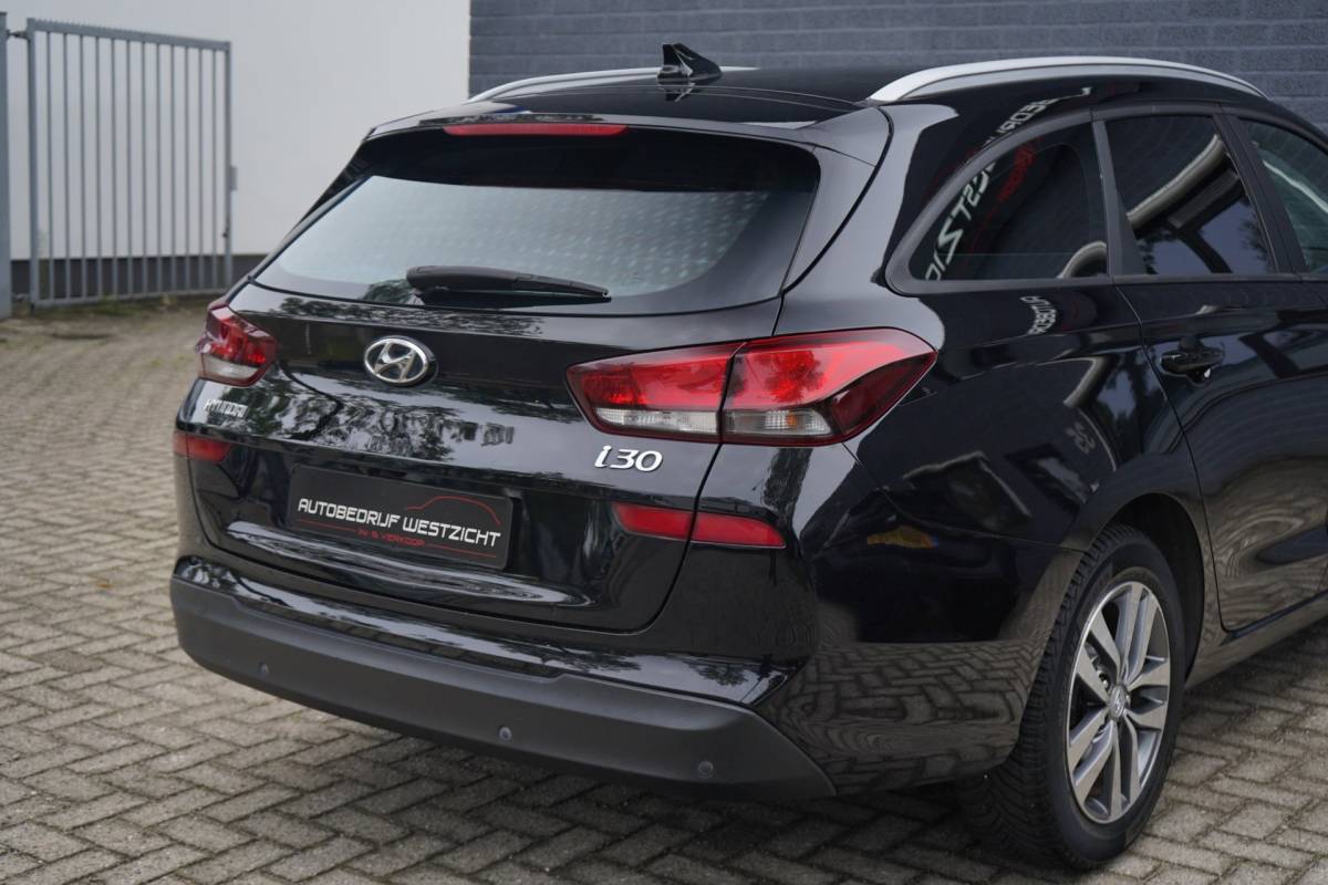 Hyundai i30 Hyundai I30 Wagon 1.0 T-GDI Select 120pk, Navigatie, Pdc