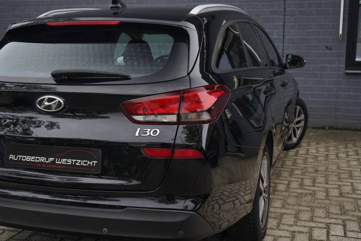 Hyundai i30 Hyundai I30 Wagon 1.0 T-GDI Select 120pk, Navigatie, Pdc