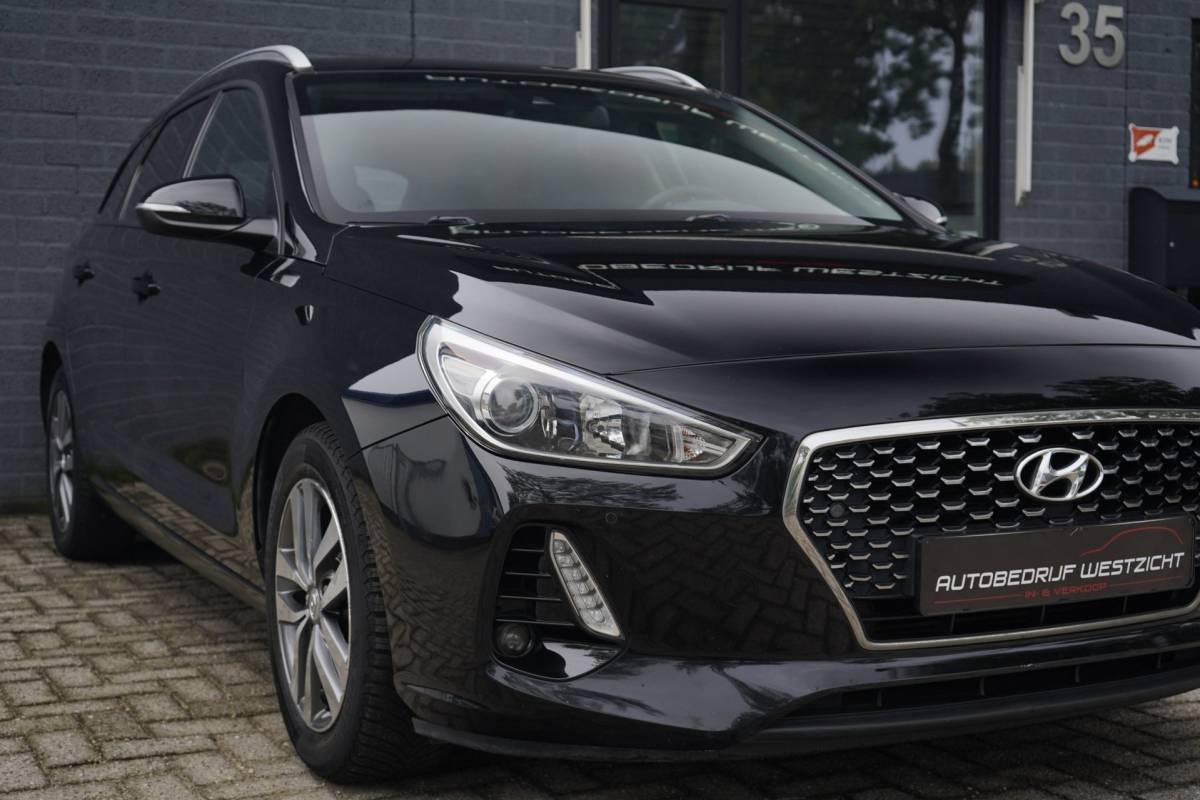 Hyundai i30 Hyundai I30 Wagon 1.0 T-GDI Select 120pk, Navigatie, Pdc