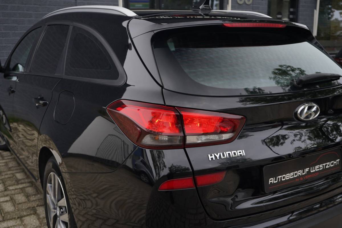 Hyundai i30 Hyundai I30 Wagon 1.0 T-GDI Select 120pk, Navigatie, Pdc