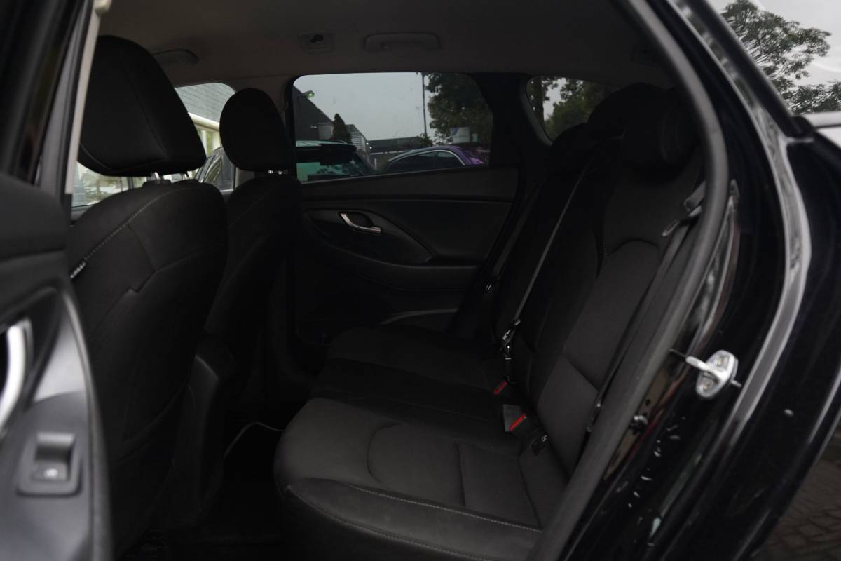 Hyundai i30 Hyundai I30 Wagon 1.0 T-GDI Select 120pk, Navigatie, Pdc
