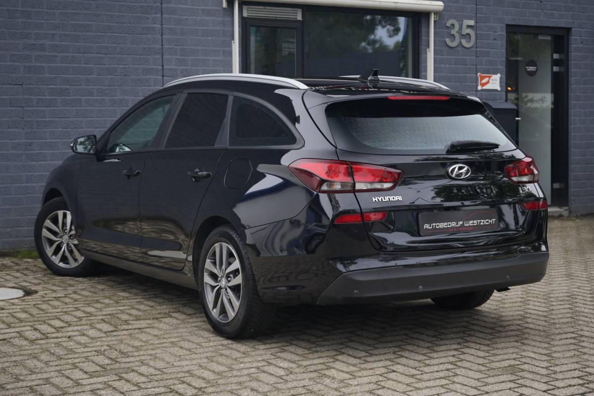 Hyundai i30 Hyundai I30 Wagon 1.0 T-GDI Select 120pk, Navigatie, Pdc