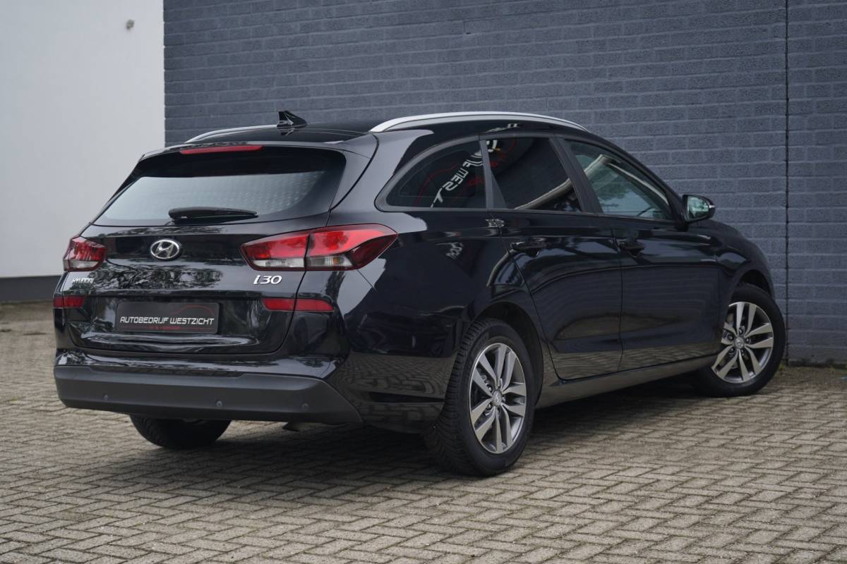 Hyundai i30 Hyundai I30 Wagon 1.0 T-GDI Select 120pk, Navigatie, Pdc