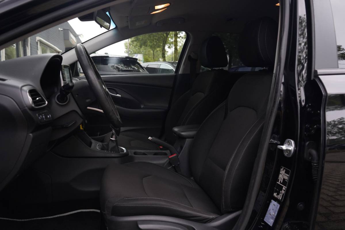 Hyundai i30 Hyundai I30 Wagon 1.0 T-GDI Select 120pk, Navigatie, Pdc