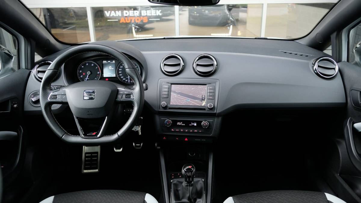 SEAT Ibiza Seat Ibiza SC 1.8 TSI Cupra 192PK Carplay Cruise Pano Led