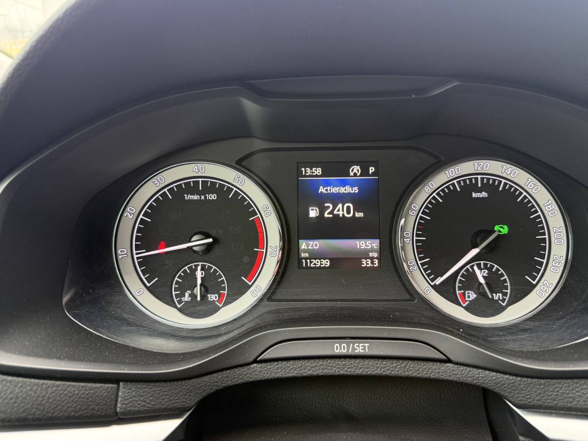 Škoda Karoq ŠKODA Karoq 1.5 TSI ACT Ambition Business ✅ CarPlay ✅ Elec.Trekhaak ✅ Climate  ✅ Stoelverwarming ✅