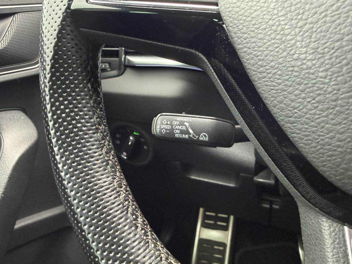 Škoda Karoq ŠKODA Karoq 1.5 TSI ACT Ambition Business ✅ CarPlay ✅ Elec.Trekhaak ✅ Climate  ✅ Stoelverwarming ✅