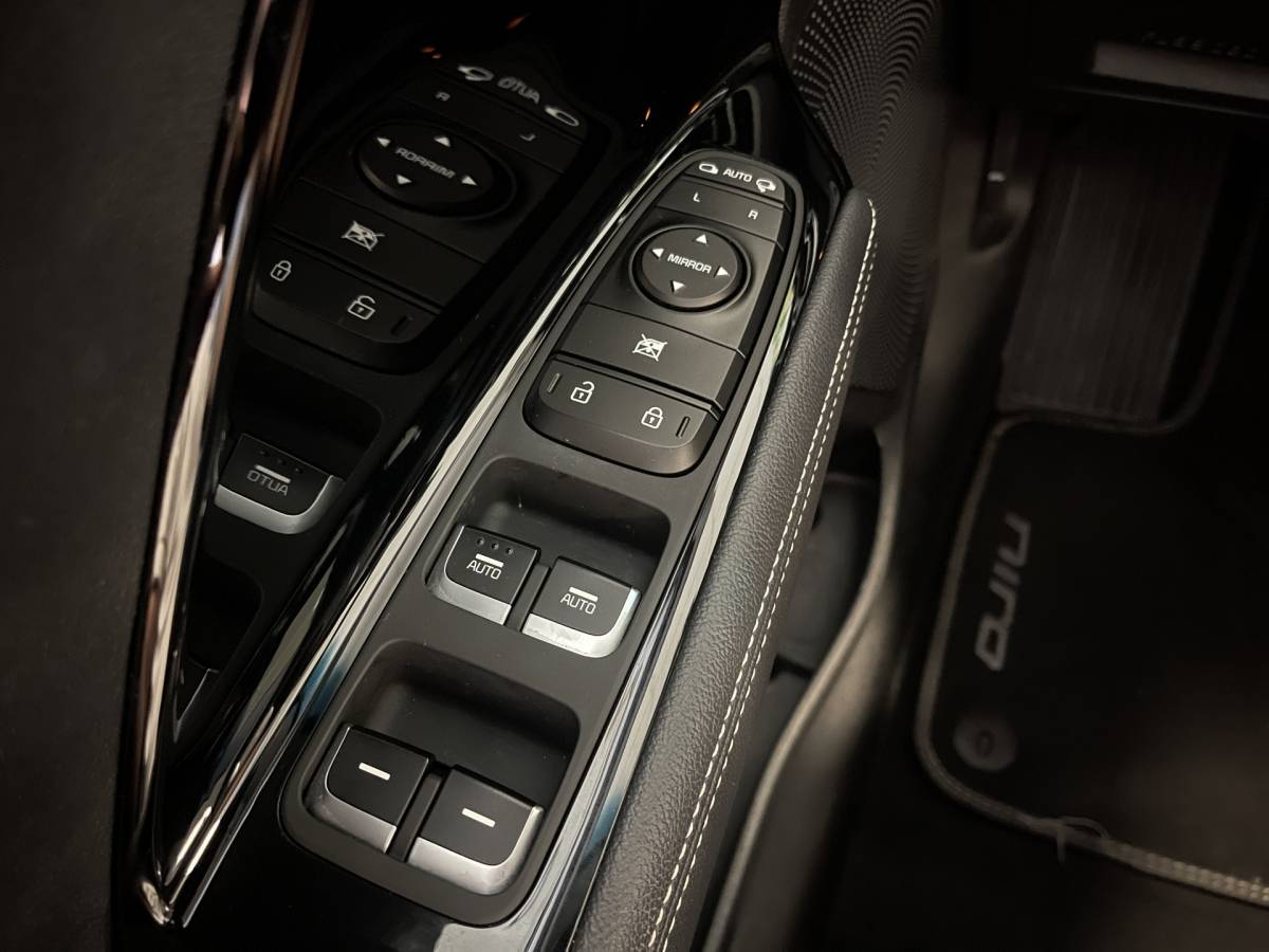 Kia e-Niro Kia e-Niro DynamicPlusLine 39 kWh | Apple carplay | Stuurwielverwarming | Camera | DAB | Keyless | Airco | Panoramadak |