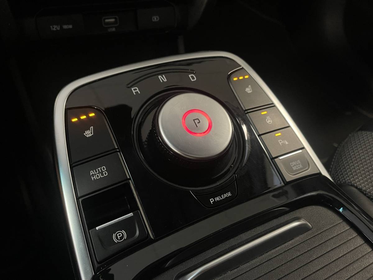 Kia e-Niro Kia e-Niro DynamicPlusLine 39 kWh | Apple carplay | Stuurwielverwarming | Camera | DAB | Keyless | Airco | Panoramadak |