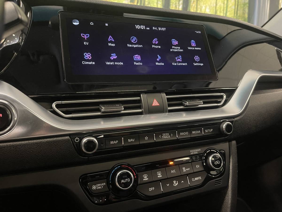 Kia e-Niro Kia e-Niro DynamicPlusLine 39 kWh | Apple carplay | Stuurwielverwarming | Camera | DAB | Keyless | Airco | Panoramadak |