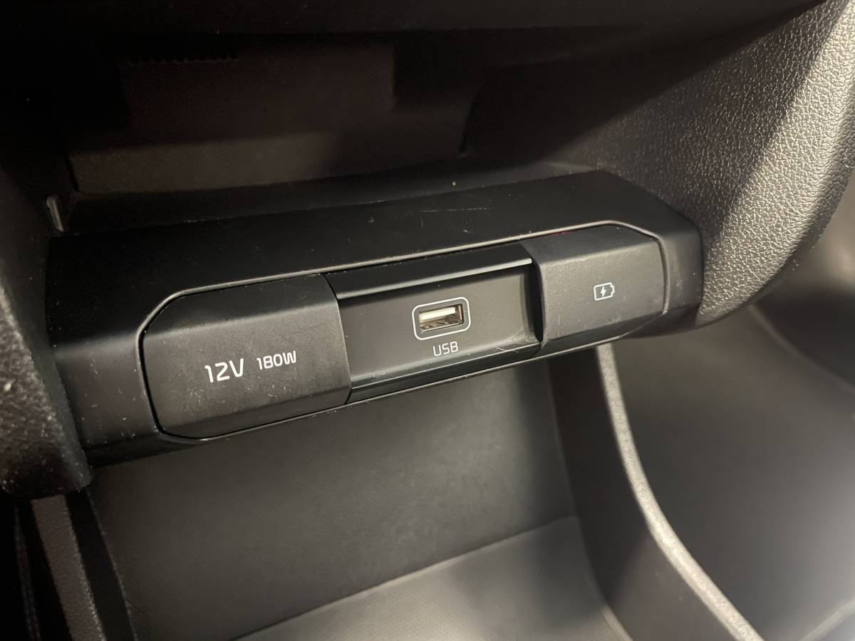 Kia e-Niro Kia e-Niro DynamicPlusLine 39 kWh | Apple carplay | Stuurwielverwarming | Camera | DAB | Keyless | Airco | Panoramadak |