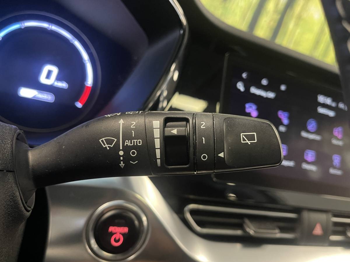 Kia e-Niro Kia e-Niro DynamicPlusLine 39 kWh | Apple carplay | Stuurwielverwarming | Camera | DAB | Keyless | Airco | Panoramadak |