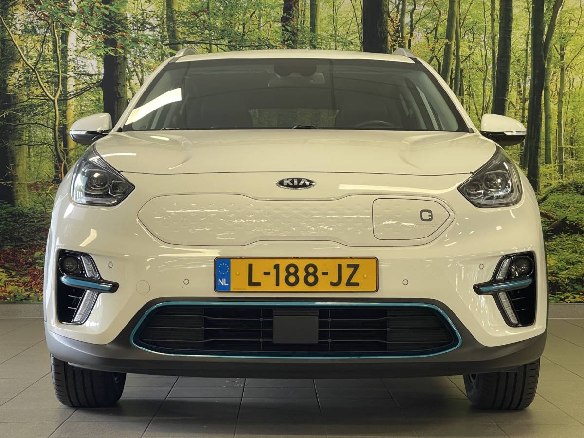 Kia e-Niro Kia e-Niro DynamicPlusLine 39 kWh | Apple carplay | Stuurwielverwarming | Camera | DAB | Keyless | Airco | Panoramadak |