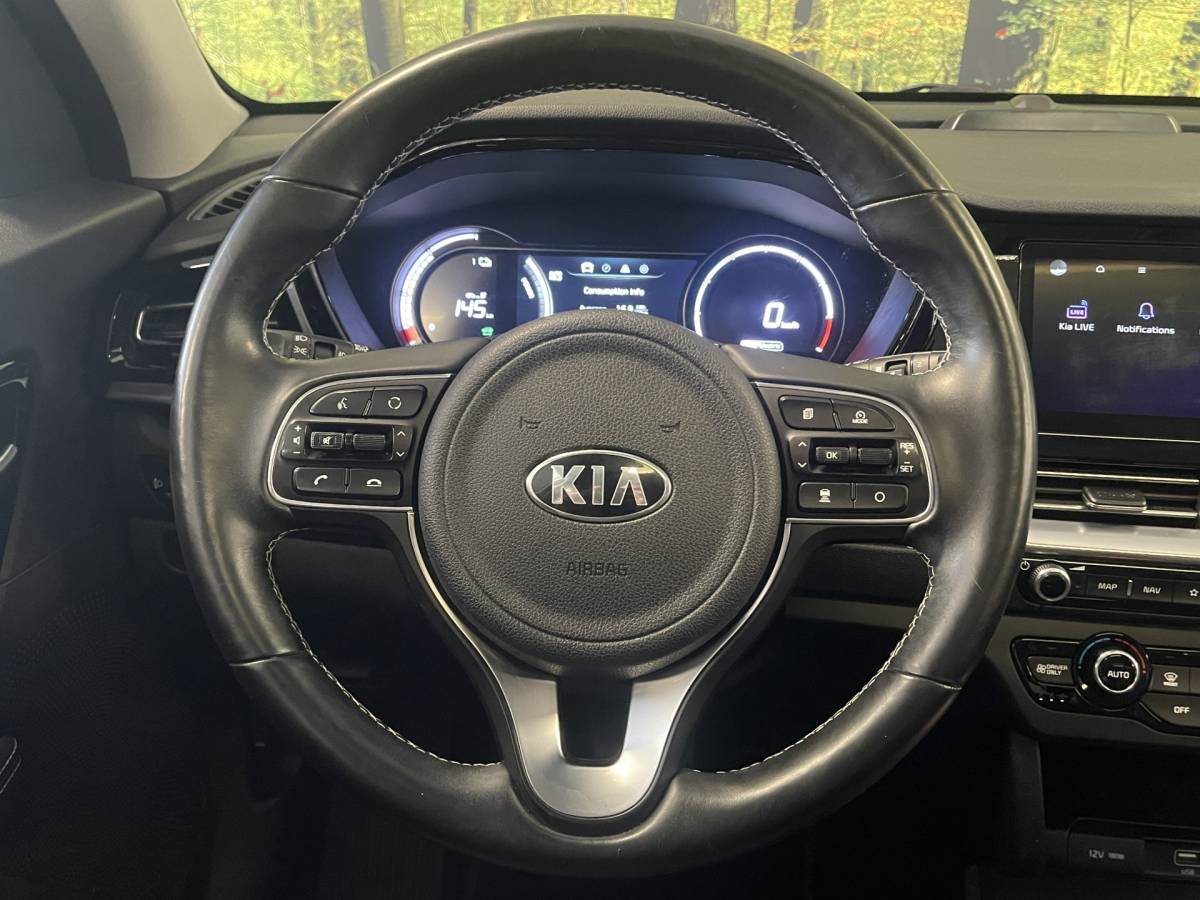 Kia e-Niro Kia e-Niro DynamicPlusLine 39 kWh | Apple carplay | Stuurwielverwarming | Camera | DAB | Keyless | Airco | Panoramadak |