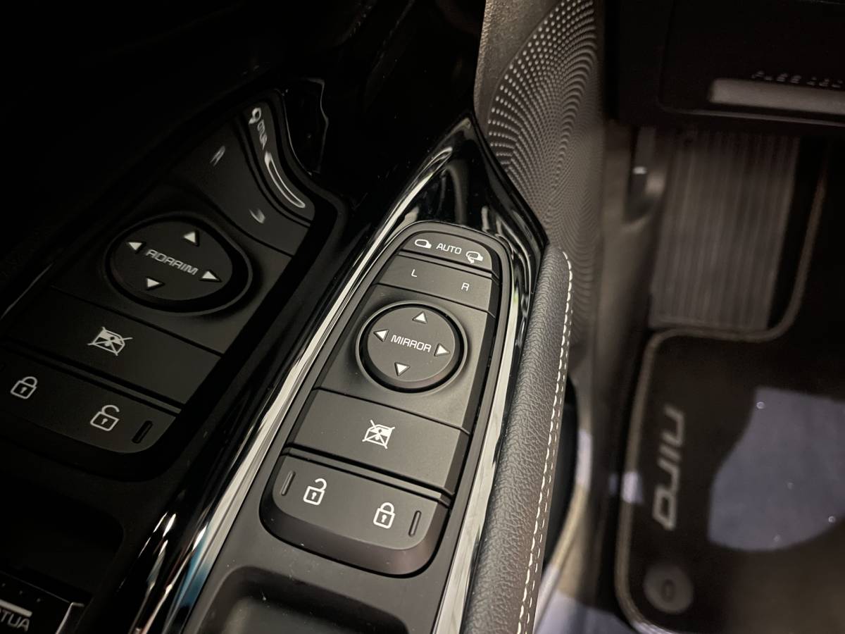 Kia e-Niro Kia e-Niro DynamicPlusLine 39 kWh | Apple carplay | Stuurwielverwarming | Camera | DAB | Keyless | Airco | Panoramadak |