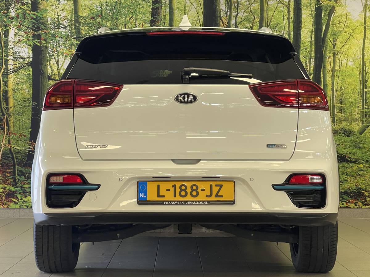 Kia e-Niro Kia e-Niro DynamicPlusLine 39 kWh | Apple carplay | Stuurwielverwarming | Camera | DAB | Keyless | Airco | Panoramadak |