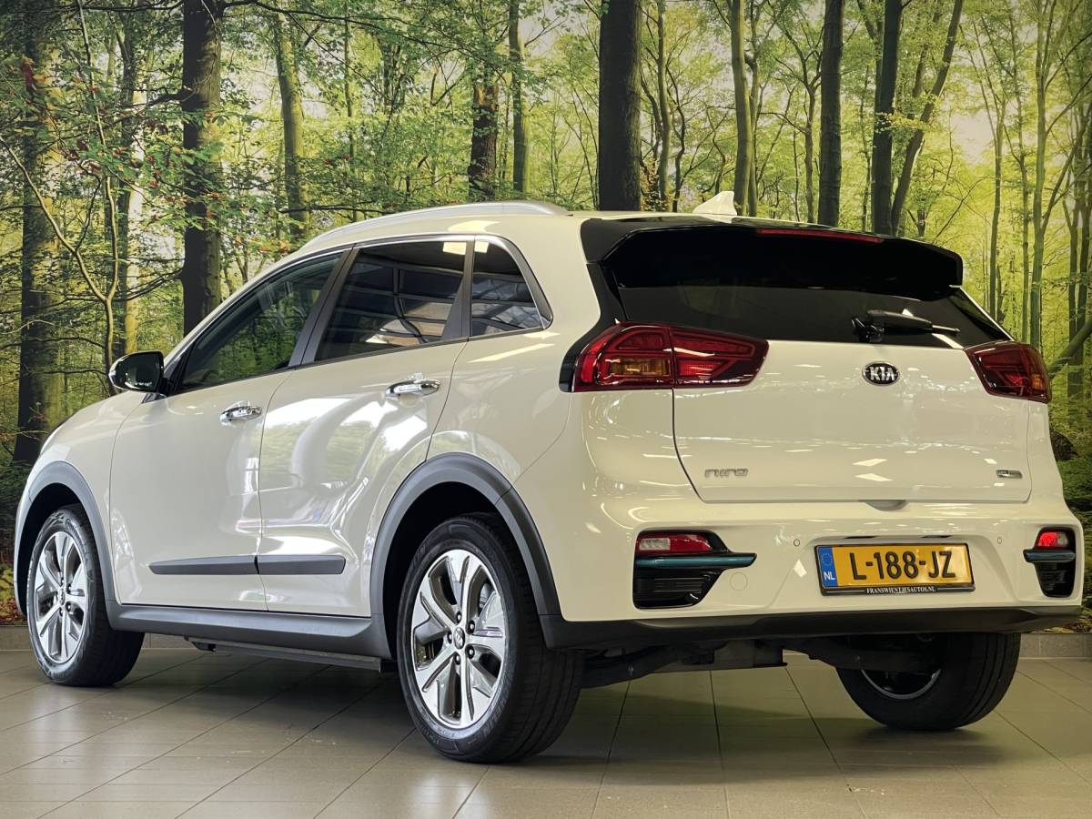 Kia e-Niro Kia e-Niro DynamicPlusLine 39 kWh | Apple carplay | Stuurwielverwarming | Camera | DAB | Keyless | Airco | Panoramadak |