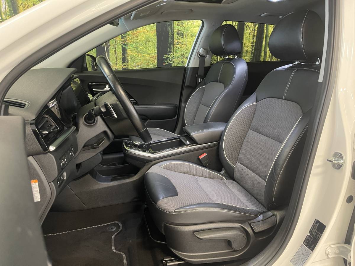 Kia e-Niro Kia e-Niro DynamicPlusLine 39 kWh | Apple carplay | Stuurwielverwarming | Camera | DAB | Keyless | Airco | Panoramadak |