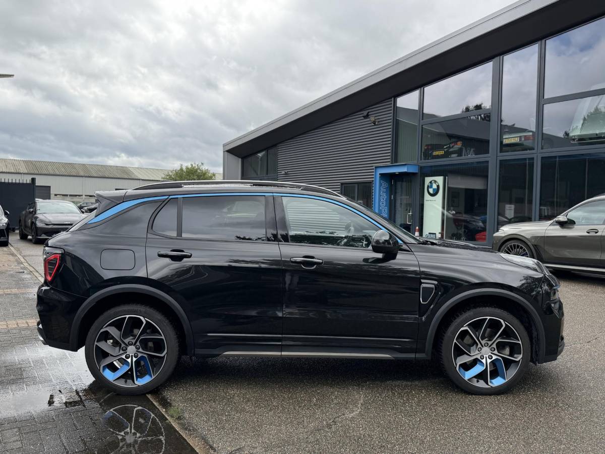 Lynk & Co 01 Lynk & Co 01 1.5 ORIGINEEL NEDERLANDSE AUTO MET NAP | FACELIFT MODEL | ZWARTE HEMEL | 360° CAMERA | APPLE CARPLAY | LED | ADAPTIVE CRUISE CONTROL | ELEKTRISCHE KOFFERBAK | AFNEEMBARE TREKHAAK | BLACK OPTIC-PAKKET OPTIONEEL | RIJKLAAR INCL. 12 MND. BOVAG GARANTIE