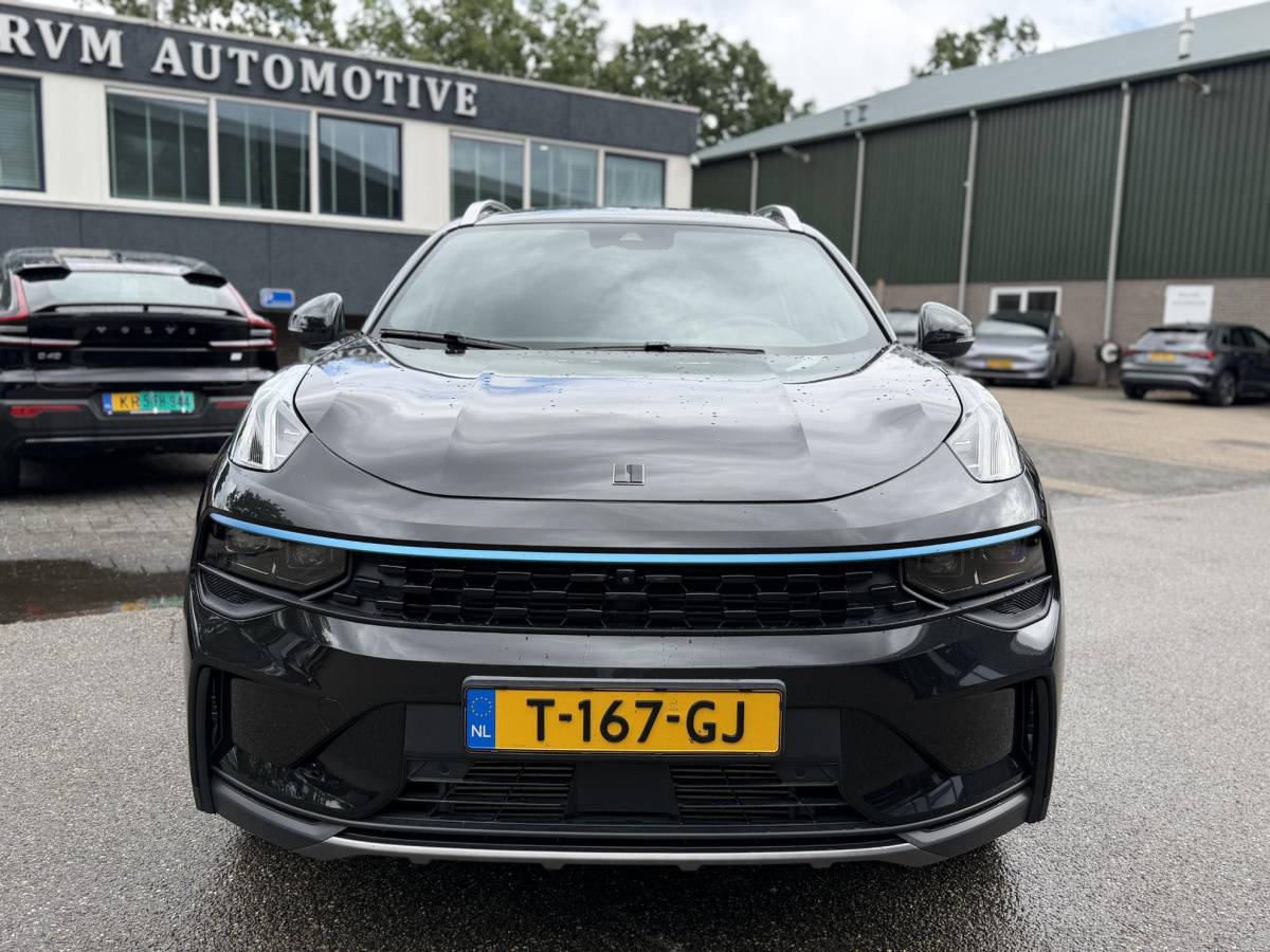 Lynk & Co 01 Lynk & Co 01 1.5 ORIGINEEL NEDERLANDSE AUTO MET NAP | FACELIFT MODEL | ZWARTE HEMEL | 360° CAMERA | APPLE CARPLAY | LED | ADAPTIVE CRUISE CONTROL | ELEKTRISCHE KOFFERBAK | AFNEEMBARE TREKHAAK | BLACK OPTIC-PAKKET OPTIONEEL | RIJKLAAR INCL. 12 MND. BOVAG GARANTIE