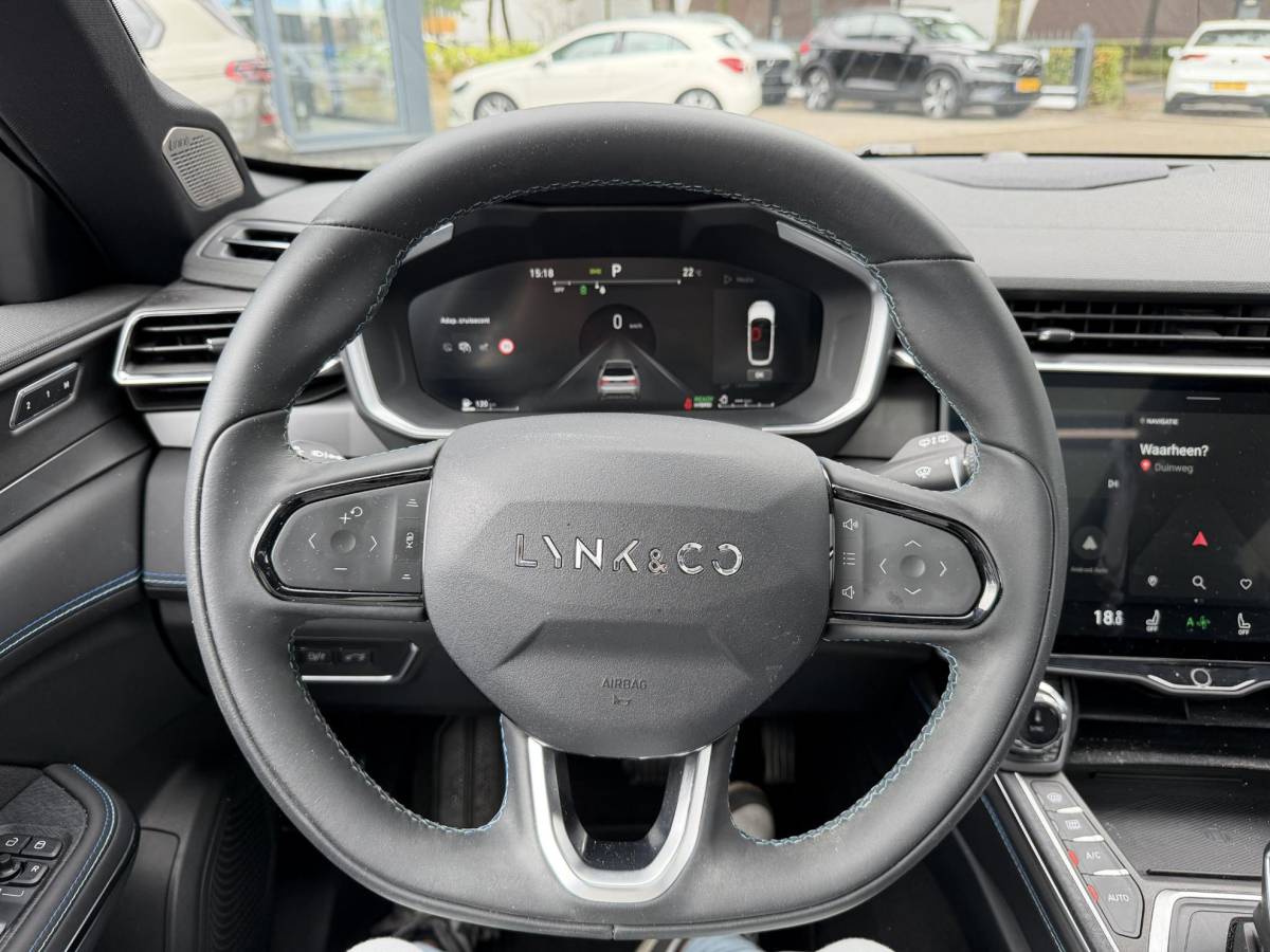 Lynk & Co 01 Lynk & Co 01 1.5 ORIGINEEL NEDERLANDSE AUTO MET NAP | FACELIFT MODEL | ZWARTE HEMEL | 360° CAMERA | APPLE CARPLAY | LED | ADAPTIVE CRUISE CONTROL | ELEKTRISCHE KOFFERBAK | AFNEEMBARE TREKHAAK | BLACK OPTIC-PAKKET OPTIONEEL | RIJKLAAR INCL. 12 MND. BOVAG GARANTIE