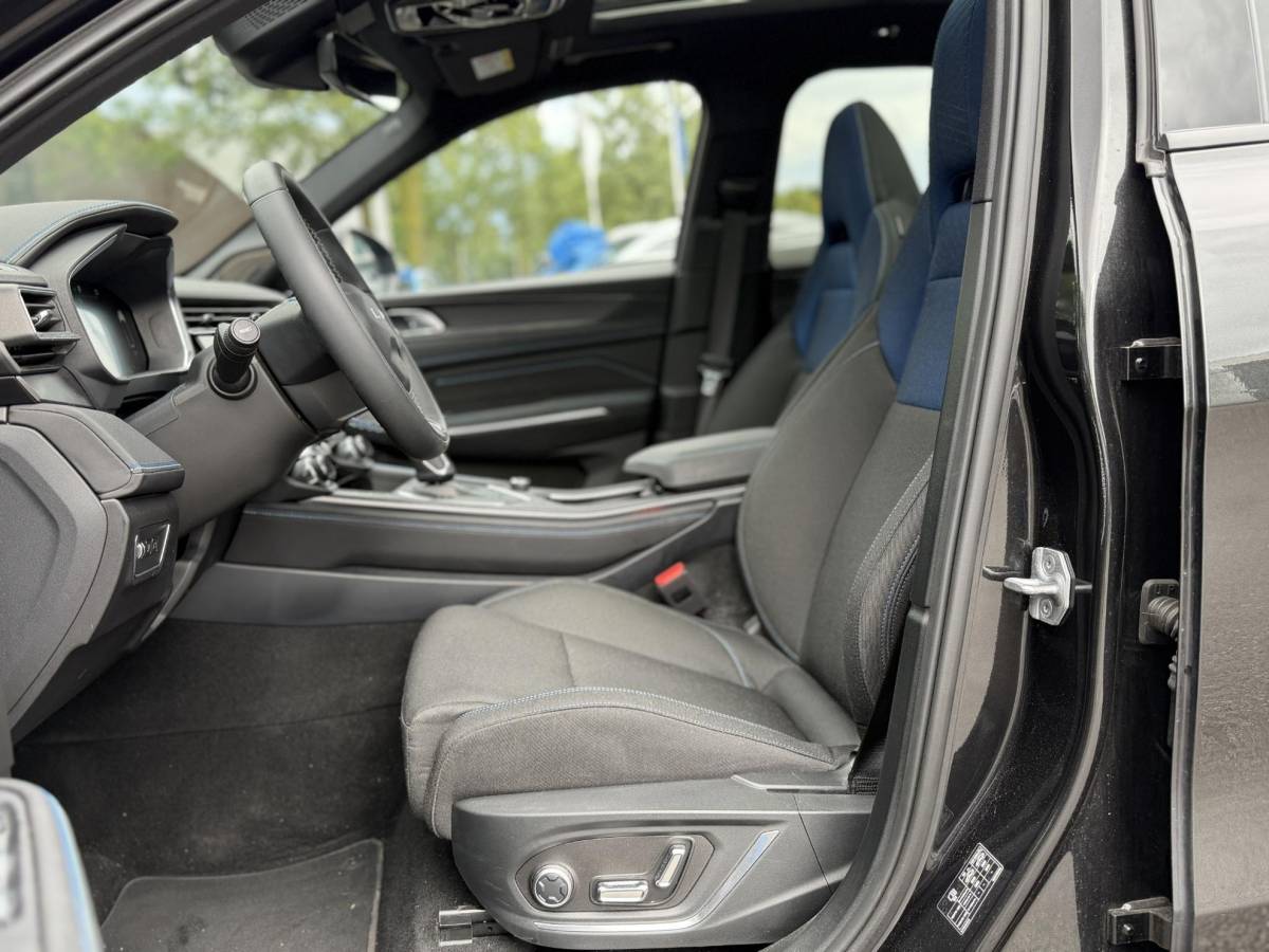 Lynk & Co 01 Lynk & Co 01 1.5 ORIGINEEL NEDERLANDSE AUTO MET NAP | FACELIFT MODEL | ZWARTE HEMEL | 360° CAMERA | APPLE CARPLAY | LED | ADAPTIVE CRUISE CONTROL | ELEKTRISCHE KOFFERBAK | AFNEEMBARE TREKHAAK | BLACK OPTIC-PAKKET OPTIONEEL | RIJKLAAR INCL. 12 MND. BOVAG GARANTIE