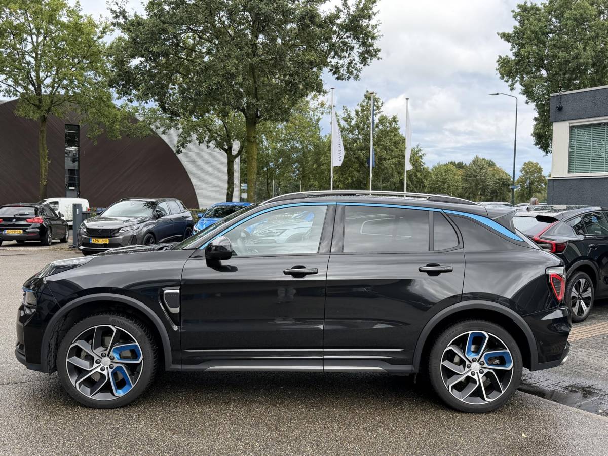 Lynk & Co 01 Lynk & Co 01 1.5 ORIGINEEL NEDERLANDSE AUTO MET NAP | FACELIFT MODEL | ZWARTE HEMEL | 360° CAMERA | APPLE CARPLAY | LED | ADAPTIVE CRUISE CONTROL | ELEKTRISCHE KOFFERBAK | AFNEEMBARE TREKHAAK | BLACK OPTIC-PAKKET OPTIONEEL | RIJKLAAR INCL. 12 MND. BOVAG GARANTIE
