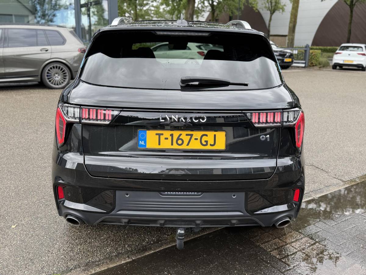Lynk & Co 01 Lynk & Co 01 1.5 ORIGINEEL NEDERLANDSE AUTO MET NAP | FACELIFT MODEL | ZWARTE HEMEL | 360° CAMERA | APPLE CARPLAY | LED | ADAPTIVE CRUISE CONTROL | ELEKTRISCHE KOFFERBAK | AFNEEMBARE TREKHAAK | BLACK OPTIC-PAKKET OPTIONEEL | RIJKLAAR INCL. 12 MND. BOVAG GARANTIE