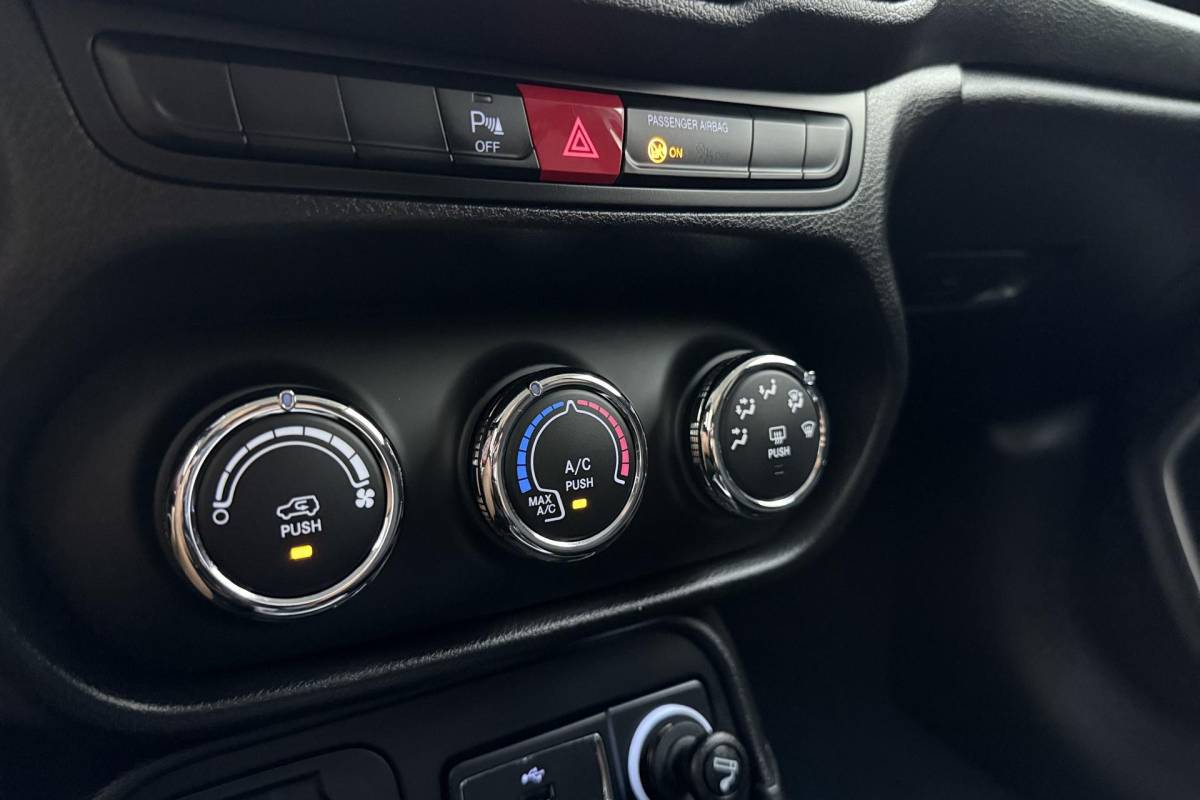 Jeep Renegade Jeep Renegade 1.6 E-Torq Longitude 110pk | Airco | Cruise Control | Audio | Lichtmetalen Velgen | Bluetooth | Dakrails