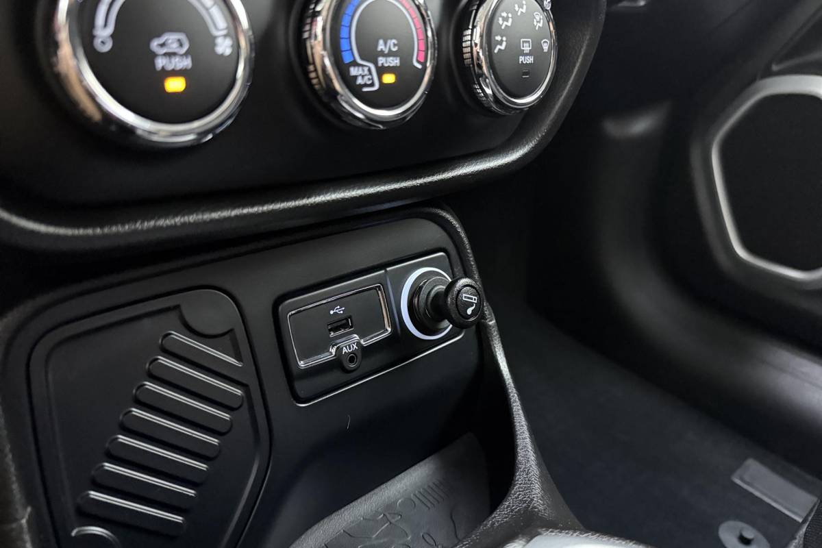Jeep Renegade Jeep Renegade 1.6 E-Torq Longitude 110pk | Airco | Cruise Control | Audio | Lichtmetalen Velgen | Bluetooth | Dakrails
