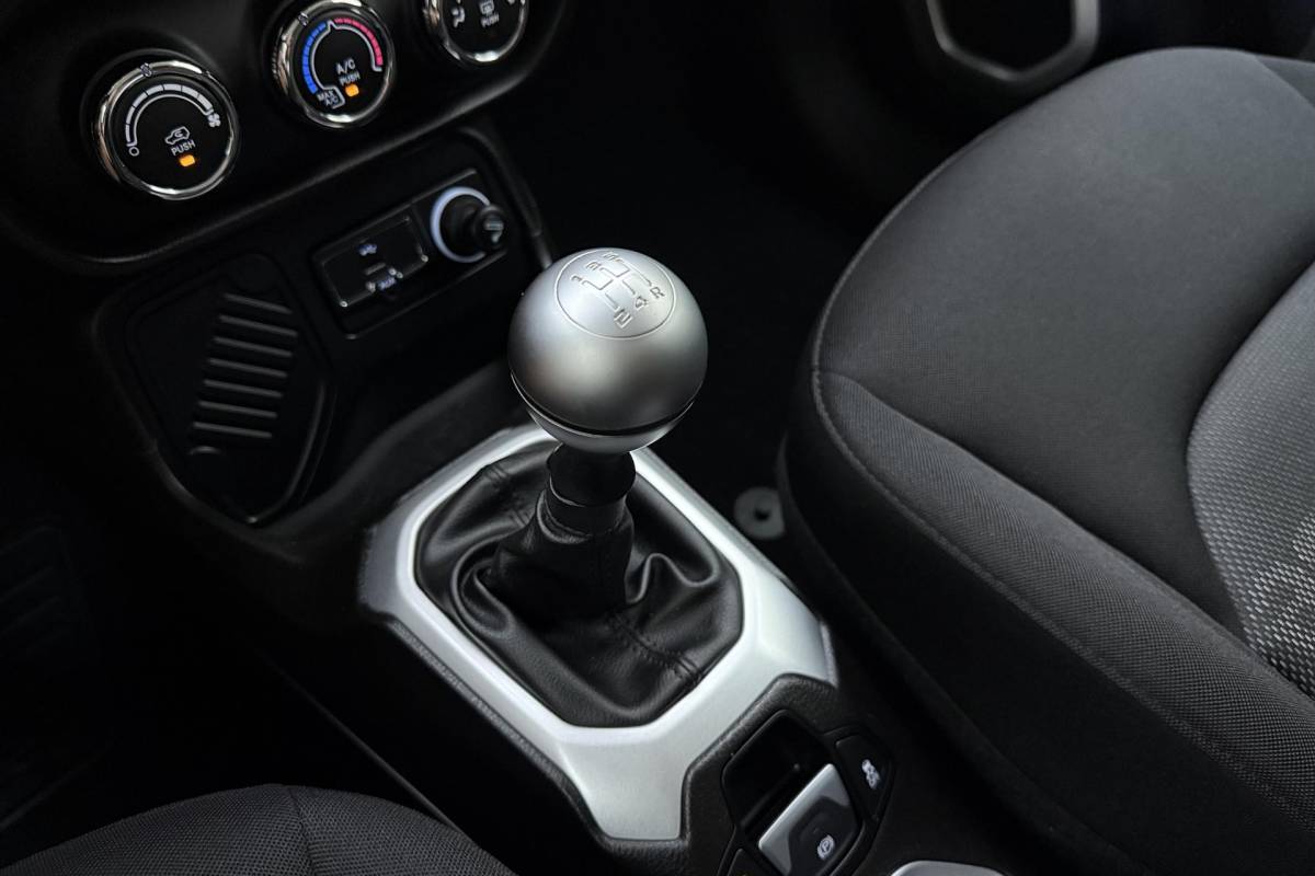 Jeep Renegade Jeep Renegade 1.6 E-Torq Longitude 110pk | Airco | Cruise Control | Audio | Lichtmetalen Velgen | Bluetooth | Dakrails