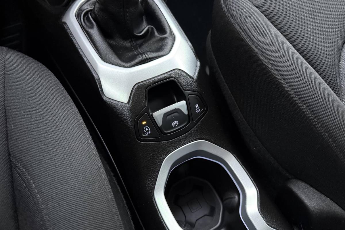Jeep Renegade Jeep Renegade 1.6 E-Torq Longitude 110pk | Airco | Cruise Control | Audio | Lichtmetalen Velgen | Bluetooth | Dakrails
