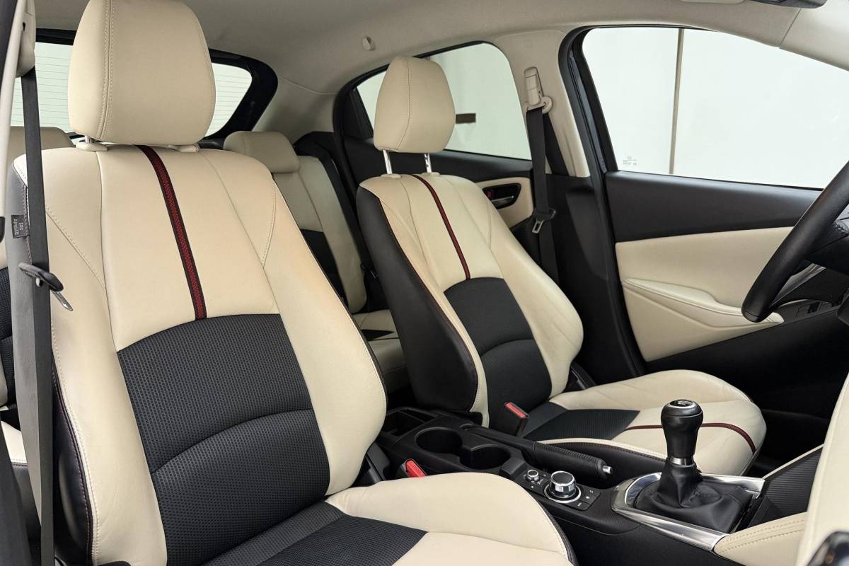 Mazda 2 Mazda 2 1.5 Skyactiv-G Skylease GT 90PK | Automatische Airco | Cruise Control | HUD | Lichtmetalen Velgen | Navigatie | Verwarmbare Voorstoelen