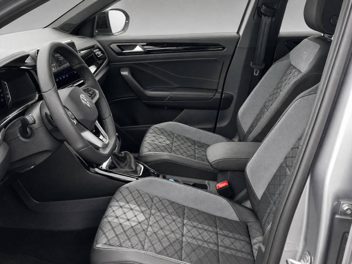 Volkswagen T-Roc Volkswagen T-Roc 1.5eTsi/150PK DSG R-Line Black Style · Panoramadak · Camera + Parkeersensoren · Apple/Android Car Play · Garantie t/m 18-06-2027