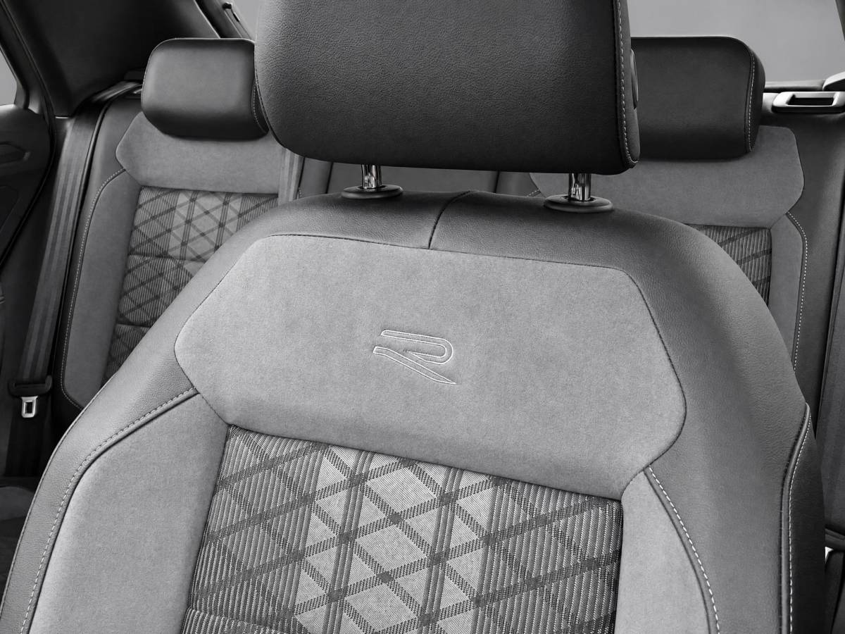 Volkswagen T-Roc Volkswagen T-Roc 1.5eTsi/150PK DSG R-Line Black Style · Panoramadak · Camera + Parkeersensoren · Apple/Android Car Play · Garantie t/m 18-06-2027