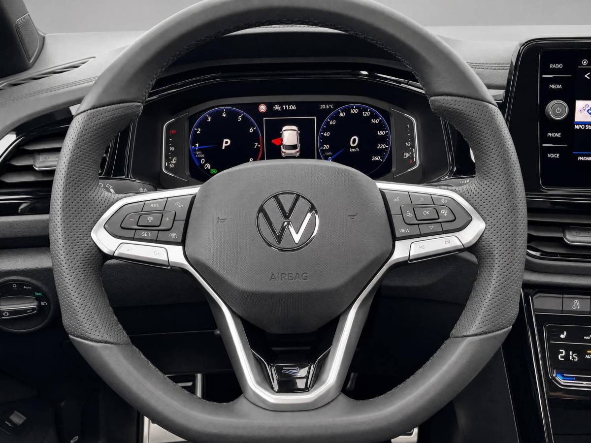 Volkswagen T-Roc Volkswagen T-Roc 1.5eTsi/150PK DSG R-Line Black Style · Panoramadak · Camera + Parkeersensoren · Apple/Android Car Play · Garantie t/m 18-06-2027