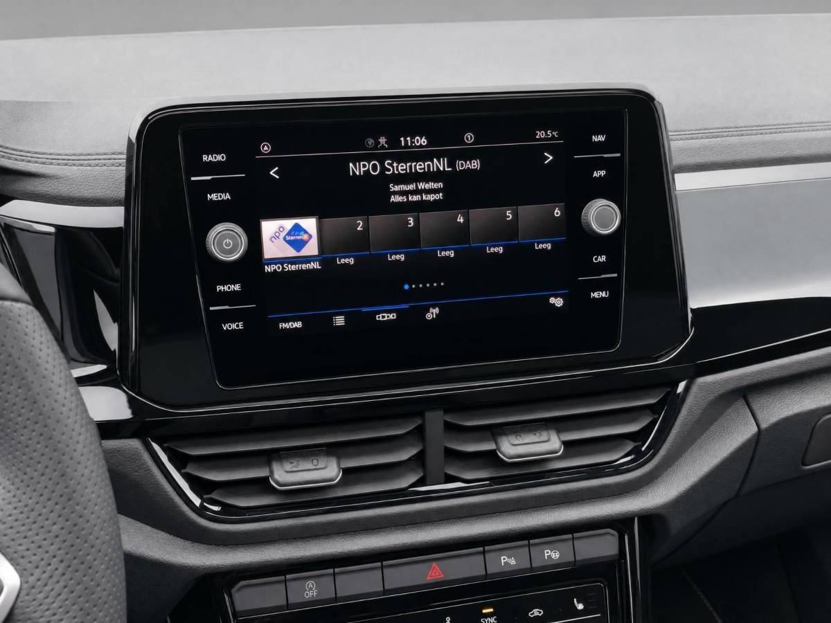 Volkswagen T-Roc Volkswagen T-Roc 1.5eTsi/150PK DSG R-Line Black Style · Panoramadak · Camera + Parkeersensoren · Apple/Android Car Play · Garantie t/m 18-06-2027