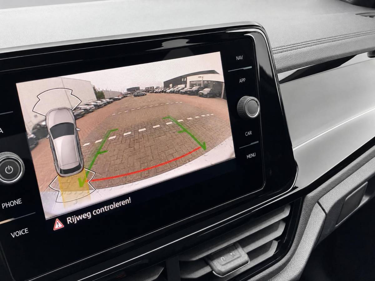 Volkswagen T-Roc Volkswagen T-Roc 1.5eTsi/150PK DSG R-Line Black Style · Panoramadak · Camera + Parkeersensoren · Apple/Android Car Play · Garantie t/m 18-06-2027