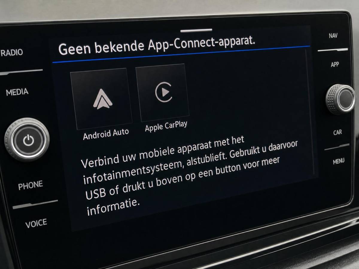 Volkswagen T-Roc Volkswagen T-Roc 1.5eTsi/150PK DSG R-Line Black Style · Panoramadak · Camera + Parkeersensoren · Apple/Android Car Play · Garantie t/m 18-06-2027