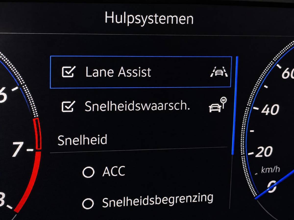Volkswagen T-Roc Volkswagen T-Roc 1.5eTsi/150PK DSG R-Line Black Style · Panoramadak · Camera + Parkeersensoren · Apple/Android Car Play · Garantie t/m 18-06-2027